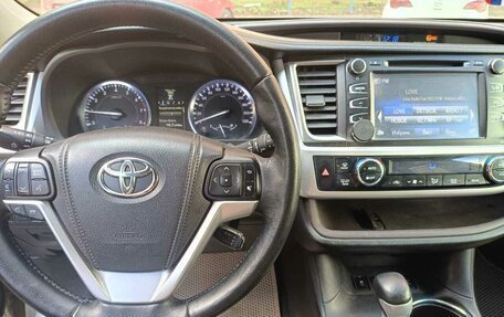 Toyota Highlander III, 2014 год, 2 600 000 рублей, 10 фотография