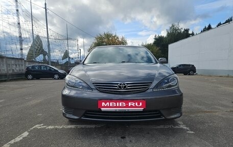 Toyota Camry V40, 2005 год, 830 000 рублей, 2 фотография