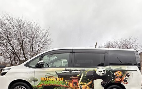 Toyota Voxy III, 2016 год, 1 750 000 рублей, 2 фотография