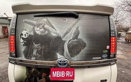 Toyota Voxy III, 2016 год, 1 750 000 рублей, 7 фотография