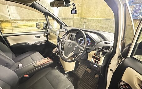 Toyota Voxy III, 2016 год, 1 750 000 рублей, 15 фотография