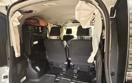 Toyota Voxy III, 2016 год, 1 750 000 рублей, 21 фотография