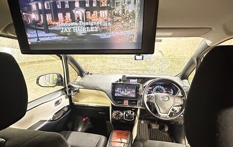 Toyota Voxy III, 2016 год, 1 750 000 рублей, 16 фотография