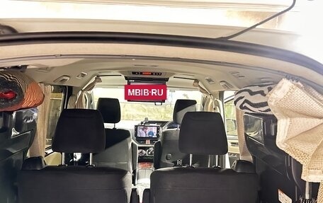 Toyota Voxy III, 2016 год, 1 750 000 рублей, 23 фотография