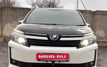 Toyota Voxy III, 2016 год, 1 750 000 рублей, 12 фотография