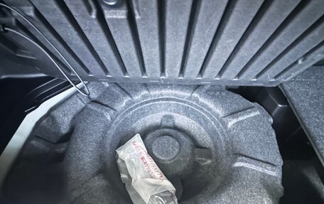 Toyota Voxy III, 2016 год, 1 750 000 рублей, 25 фотография