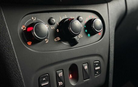 Renault Logan II, 2016 год, 693 000 рублей, 16 фотография