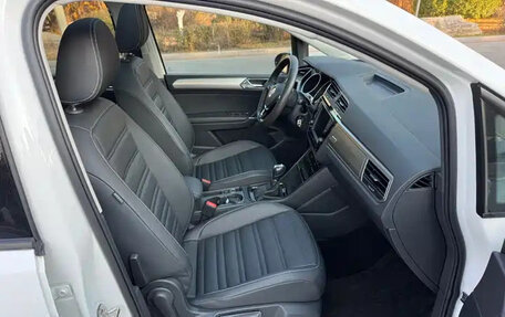 Volkswagen Touran III, 2021 год, 1 680 069 рублей, 4 фотография