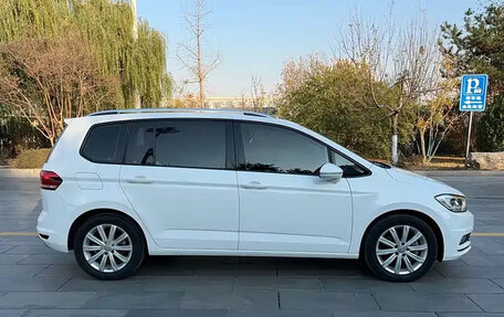 Volkswagen Touran III, 2021 год, 1 680 069 рублей, 5 фотография