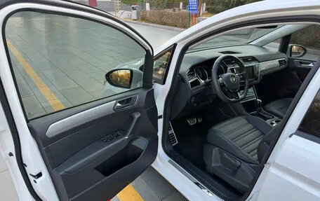 Volkswagen Touran III, 2021 год, 1 680 069 рублей, 9 фотография