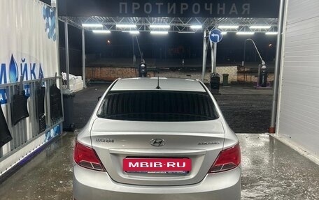 Hyundai Solaris II рестайлинг, 2014 год, 850 000 рублей, 2 фотография