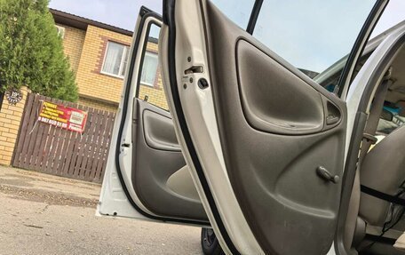 Toyota Platz, 2003 год, 395 000 рублей, 10 фотография