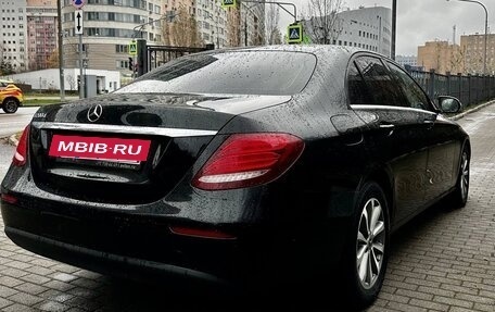 Mercedes-Benz E-Класс, 2020 год, 2 600 000 рублей, 9 фотография