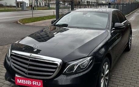 Mercedes-Benz E-Класс, 2020 год, 2 600 000 рублей, 14 фотография