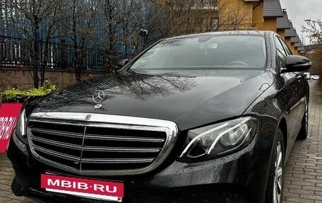 Mercedes-Benz E-Класс, 2020 год, 2 600 000 рублей, 3 фотография