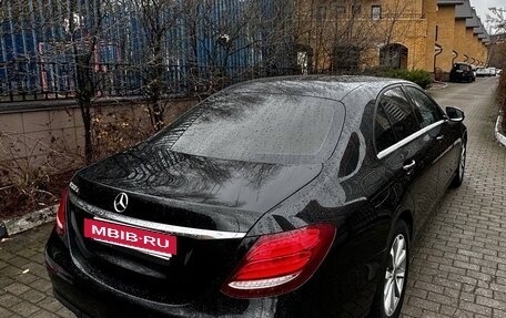 Mercedes-Benz E-Класс, 2020 год, 2 600 000 рублей, 10 фотография