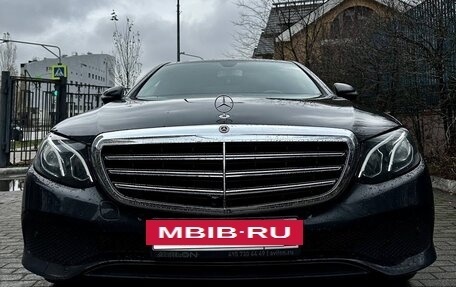 Mercedes-Benz E-Класс, 2020 год, 2 600 000 рублей, 16 фотография