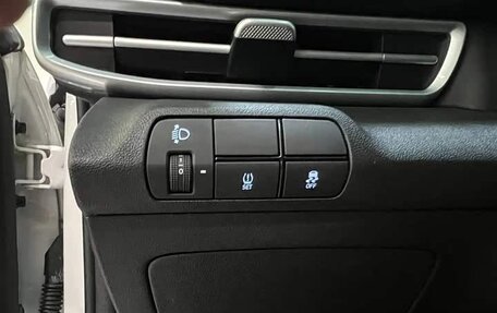 Hyundai Elantra, 2024 год, 1 750 000 рублей, 11 фотография