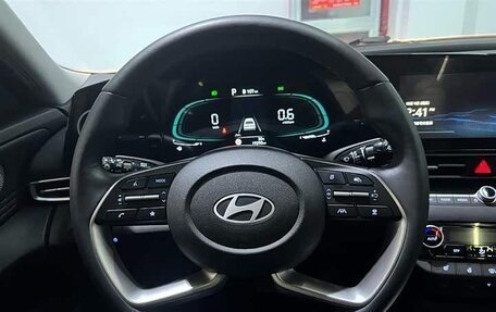 Hyundai Elantra, 2024 год, 1 750 000 рублей, 17 фотография