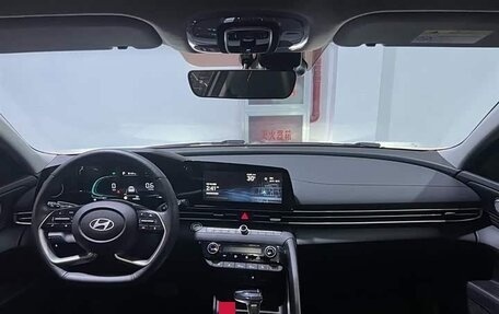 Hyundai Elantra, 2024 год, 1 750 000 рублей, 14 фотография