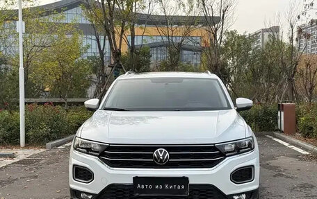 Volkswagen T-Roc I, 2021 год, 1 850 143 рублей, 2 фотография