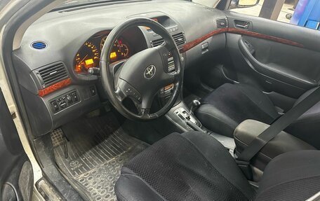 Toyota Avensis III рестайлинг, 2004 год, 850 000 рублей, 5 фотография