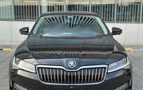 Skoda Superb III рестайлинг, 2025 год, 3 000 000 рублей, 2 фотография