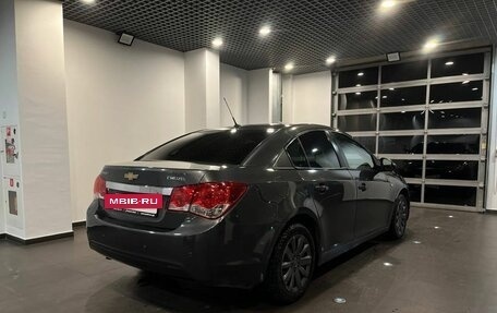 Chevrolet Cruze II, 2010 год, 616 000 рублей, 3 фотография