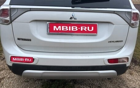 Mitsubishi Outlander III рестайлинг 3, 2014 год, 1 300 000 рублей, 1 фотография
