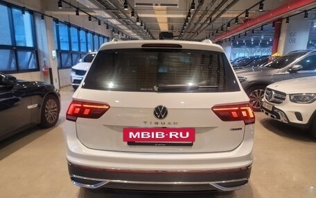 Volkswagen Tiguan II, 2022 год, 3 250 178 рублей, 4 фотография