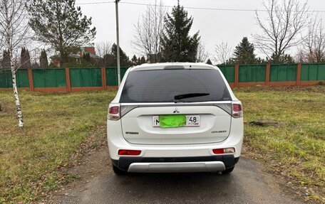 Mitsubishi Outlander III рестайлинг 3, 2014 год, 1 300 000 рублей, 9 фотография