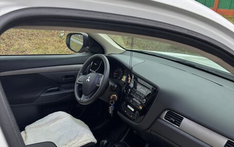 Mitsubishi Outlander III рестайлинг 3, 2014 год, 1 300 000 рублей, 3 фотография