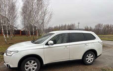 Mitsubishi Outlander III рестайлинг 3, 2014 год, 1 300 000 рублей, 6 фотография