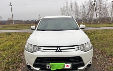 Mitsubishi Outlander III рестайлинг 3, 2014 год, 1 300 000 рублей, 7 фотография