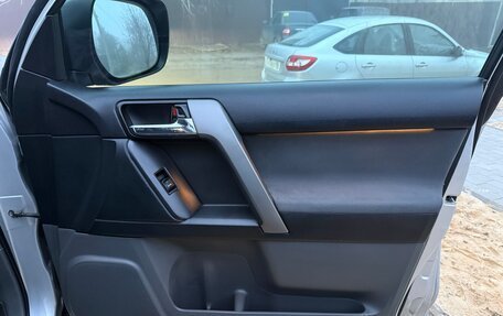 Toyota Land Cruiser Prado 150 рестайлинг 2, 2011 год, 3 000 000 рублей, 9 фотография