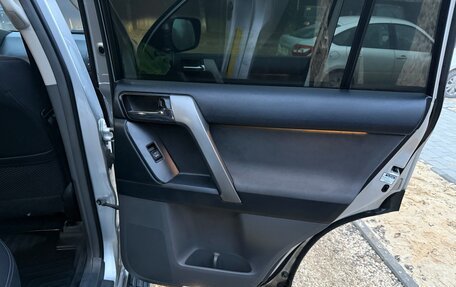 Toyota Land Cruiser Prado 150 рестайлинг 2, 2011 год, 3 000 000 рублей, 10 фотография