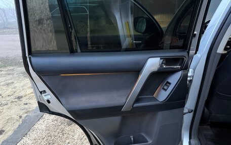 Toyota Land Cruiser Prado 150 рестайлинг 2, 2011 год, 3 000 000 рублей, 12 фотография