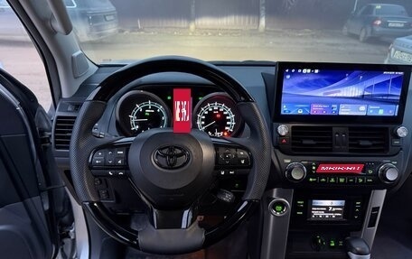 Toyota Land Cruiser Prado 150 рестайлинг 2, 2011 год, 3 000 000 рублей, 6 фотография