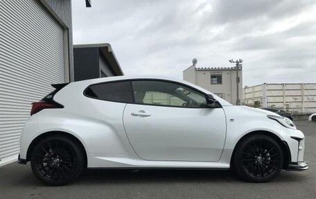 Toyota Yaris, 2020 год, 1 430 555 рублей, 4 фотография