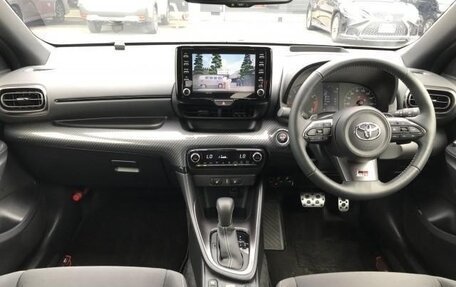 Toyota Yaris, 2020 год, 1 430 555 рублей, 17 фотография