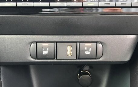 Toyota Yaris, 2020 год, 1 430 555 рублей, 33 фотография