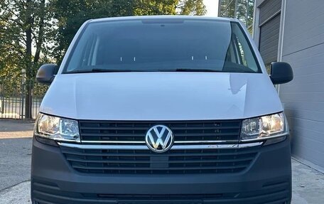 Volkswagen Transporter T6 рестайлинг, 2023 год, 4 200 000 рублей, 4 фотография