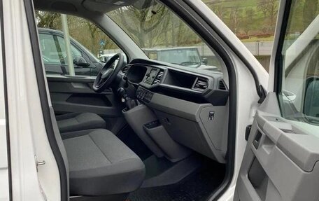 Volkswagen Transporter T6 рестайлинг, 2023 год, 4 200 000 рублей, 6 фотография