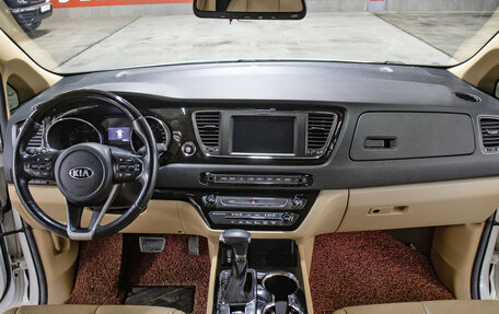 KIA Carnival III, 2018 год, 3 498 000 рублей, 15 фотография