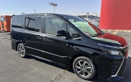 Toyota Voxy III, 2019 год, 1 957 777 рублей, 3 фотография