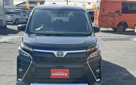 Toyota Voxy III, 2019 год, 1 957 777 рублей, 2 фотография