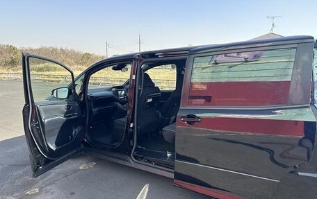 Toyota Voxy III, 2019 год, 1 957 777 рублей, 8 фотография