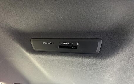 Toyota Voxy III, 2019 год, 1 957 777 рублей, 24 фотография