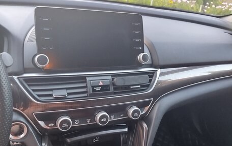 Honda Accord IX рестайлинг, 2017 год, 1 850 000 рублей, 14 фотография