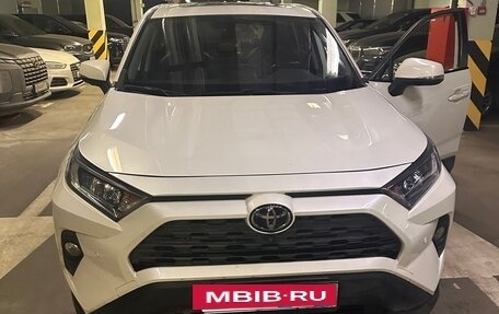 Toyota RAV4, 2020 год, 3 245 000 рублей, 2 фотография